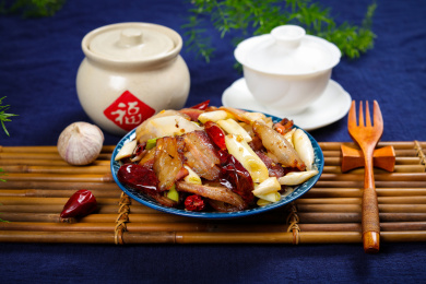 美味家常菜大葱炒腊五花肉
