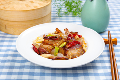 美味家常菜大葱炒腊五花肉