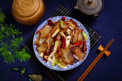 美味家常菜大葱炒腊五花肉