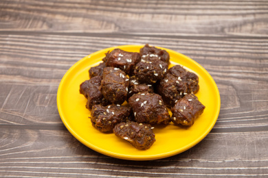 木桌背景美味小吃卤鸭脖