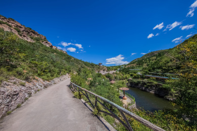 河北省张家口市安家沟森林公园步行栈道建筑