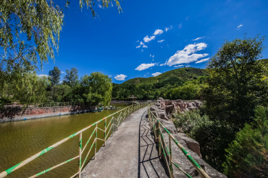 河北省张家口市安家沟森林公园步行栈道建筑