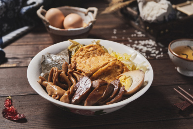 卤鸭货饭