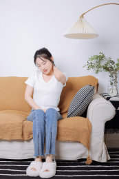 居家生活的亚洲美女