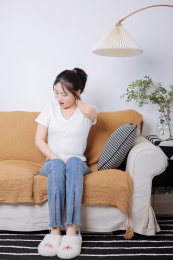 居家生活的亚洲美女