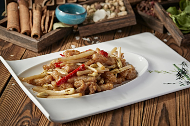 辣椒丝小炒里脊肉丝花生芽