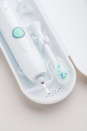 充电式智能电动牙刷和旅行包装