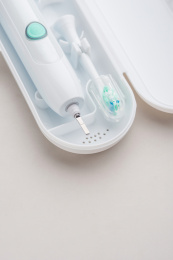 充电式智能电动牙刷和旅行包装