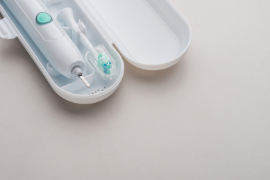 充电式智能电动牙刷和旅行包装