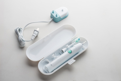 充电式智能电动牙刷和旅行包装