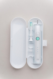 充电式智能电动牙刷和旅行包装