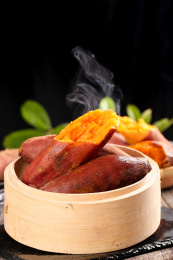 蒸笼里装着板栗薯