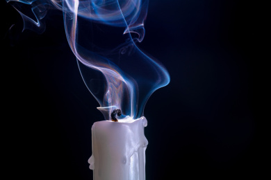 蜡烛熄灭的一瞬