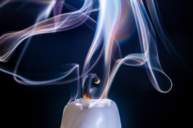 蜡烛熄灭的一瞬