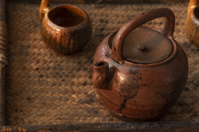 传统老茶壶特写