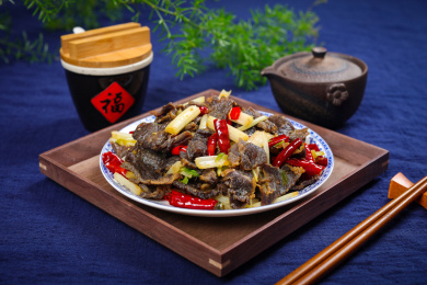 美味家常菜芹菜炒牛肉干巴