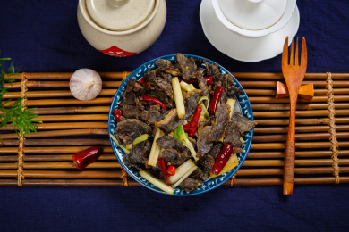 美味家常菜芹菜炒牛肉干巴