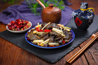 美味下酒菜香芹炒腊牛肉