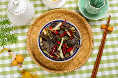 特色农家菜芹菜炒牛干巴