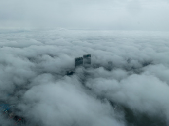 上海世贸广场平流雾航拍