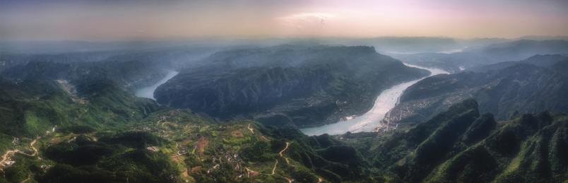 中国湖北宜昌长江三峡西陵峡大转弯航拍