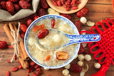 银耳莲子羹，银耳羹，银耳糖水