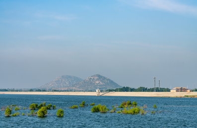 山东济宁邹城孟子湖夏天自然风景景观