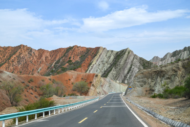 中国新疆国防公路上的风景