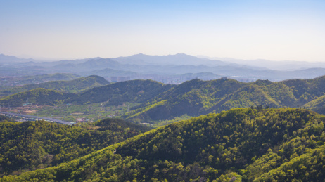 航拍山东烟台塔山山脉自然风光