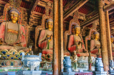 中国辽宁锦州义县奉国寺大雄殿内佛像