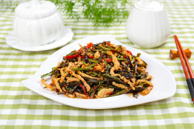 特色炒野菜肉丝炒蕨菜