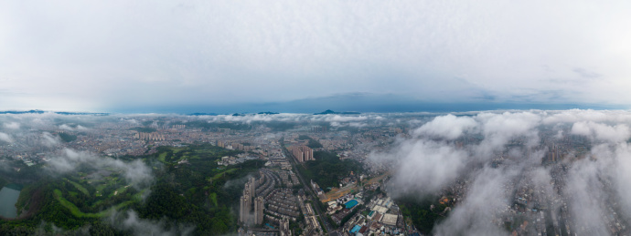 航拍视角下的深圳龙岗平湖城市天际线