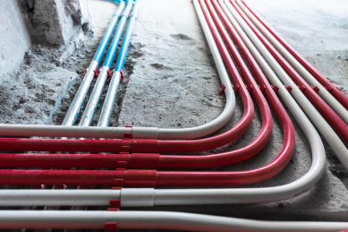 纵横交错的的电线管道