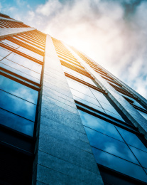 仰望城市中的高楼