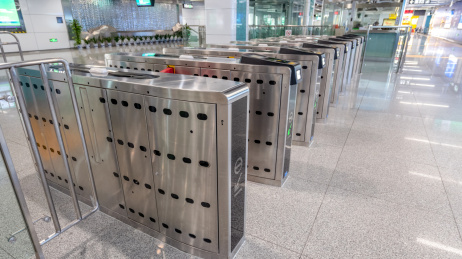 广东深圳地铁入闸门