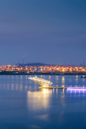 中国辽宁营口鲅鱼圈山海广场夜景风光
