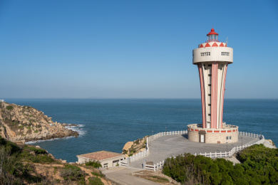 中国广东南澳岛三囱崖灯塔全景