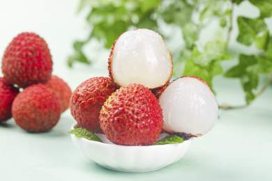 浅底上的桂味荔枝