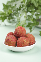 浅底上的桂味荔枝