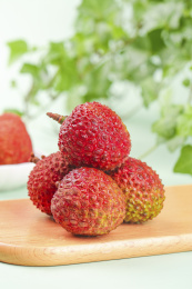 浅底上的桂味荔枝