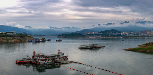 中国湖北宜昌三峡大坝坝区雨季