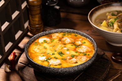 中式传统美食虾仁滑蛋