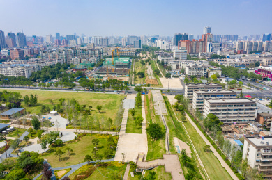 航拍郑州商都国家考古遗址公园宫殿区与城墙