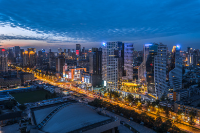 成都人民南路省体育馆夜景