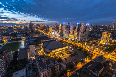 成都人民南路省体育馆夜景