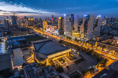 成都人民南路省体育馆夜景