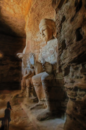 中国山西大同云冈石窟大佛像