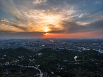 龙泉山航拍东安湖夕阳晚霞