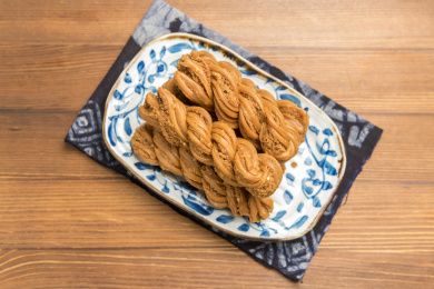 天津美食传统小吃麻花特写