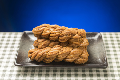 天津美食传统小吃麻花特写